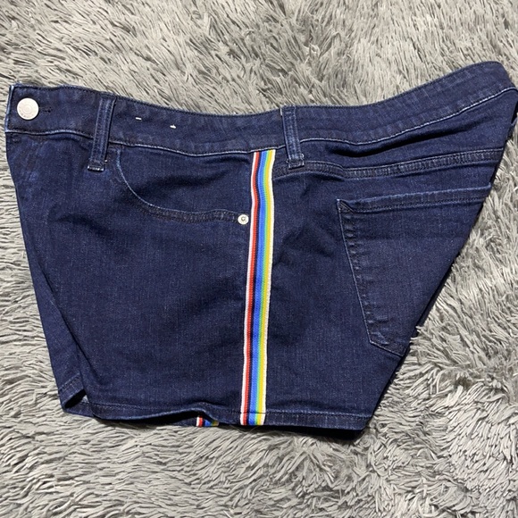 🌈🥰Express Shortie Relaxed Low Rise Rainbow Shorts 🥰🌈 - Picture 10 of 14
